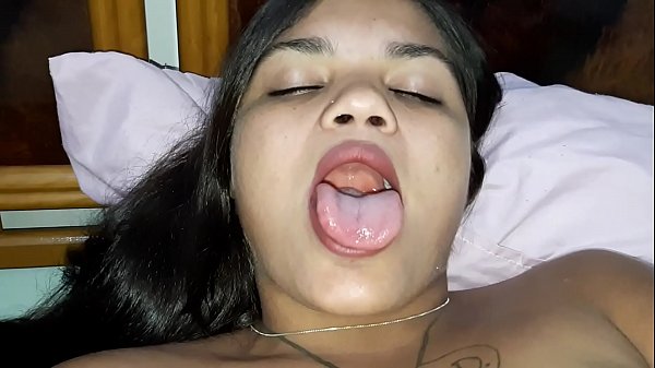 Pretinha brasileira se masturbando até gozar