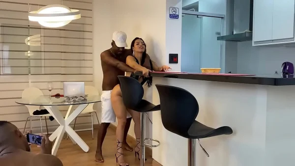 Negão rola forte na atriz brasileira dando o cuzinho gostoso
