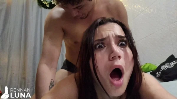 Novinha adora sentar na pica e gozar na boquinha com tesão