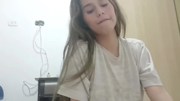 Novinha gostosa transando deliciosamente em casa