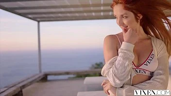 Ruiva puta novinha com o cara a fodendo gostoso